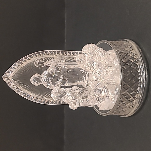 Beautiful Vintage Acrylic Wind-up Musical Nativity - Picture 16 of 16